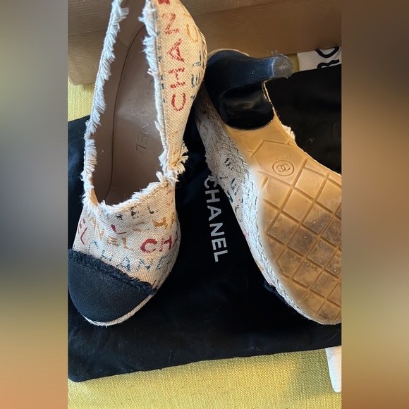 Chanel Cloth Heels - RARE - Picture 2 of 3